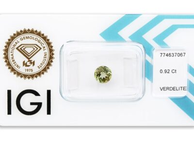 verdelit 0.92ct deep yellowish green s IGI certifikátem