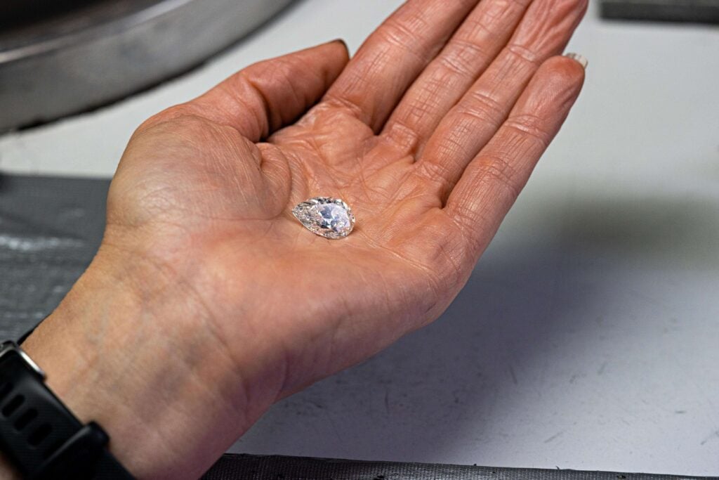 Vybroušený diamant brusu pear zařazený do programu Tracr