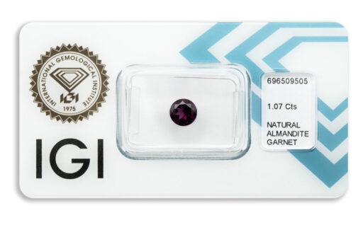 almandin 1.07ct deep reddish purple s IGI certifikátem