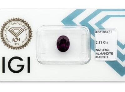 almandin 2.13ct deep reddish purple s IGI certifikátem