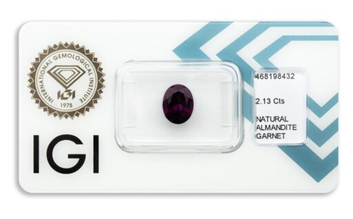 almandin 2.13ct deep reddish purple s IGI certifikátem