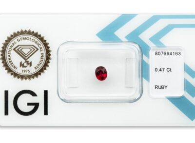 rubín 0.47ct deep orangy red s IGI certifikátem