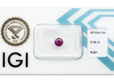 rubín 0.56ct deep pink - red (původ: Barma) s IGI certifikátem
