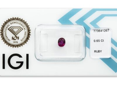 rubín 0.65ct purplish red (tepelně neupraven) s IGI certifikátem