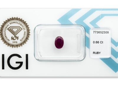 rubín 0.66ct deep purplish red s IGI certifikátem