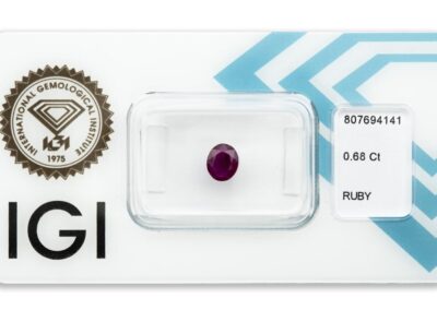 rubín 0.68ct deep purplish pink - red (původ: Barma) s IGI certifikátem