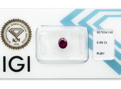 rubín 0.89ct deep purplish pink - red (původ: Barma) s IGI certifikátem