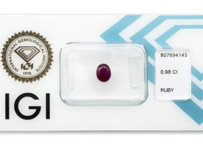 rubín 0.98ct deep purplish pink - red (původ: Barma) s IGI certifikátem
