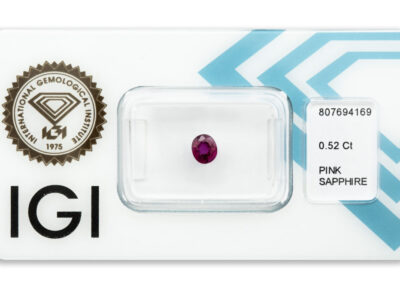 safír 0.52ct deep purplish pink s IGI certifikátem