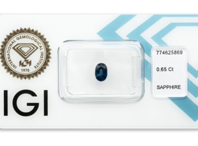 safír 0.65ct deep blue s IGI certifikátem