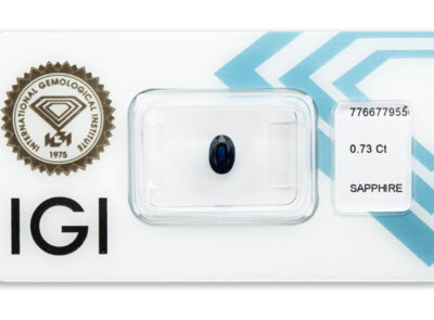 safír 0.73ct deep blue s IGI certifikátem