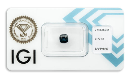 safír 0.77ct deep blue s IGI certifikátem