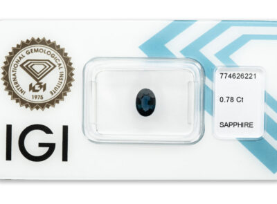safír 0.78ct deep blue s IGI certifikátem