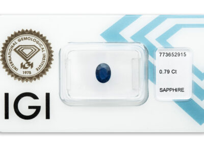 safír 0.79ct deep blue s IGI certifikátem