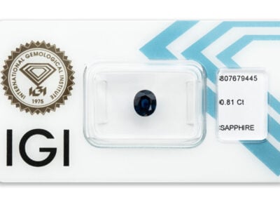 safír 0.81ct deep blue s IGI certifikátem