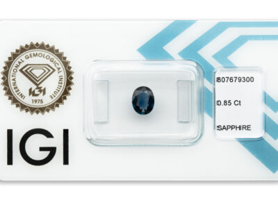 safír 0.85ct deep blue s IGI certifikátem