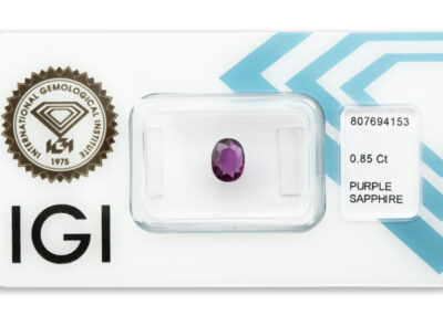 safír 0.85ct deep pinkish purple s IGI certifikátem