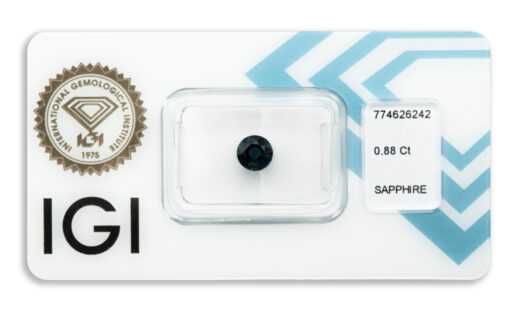 safír 0.88ct deep blue s IGI certifikátem