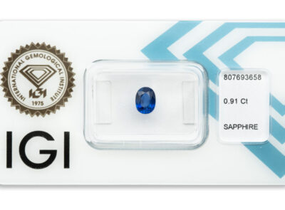safír 0.91ct deep blue s IGI certifikátem