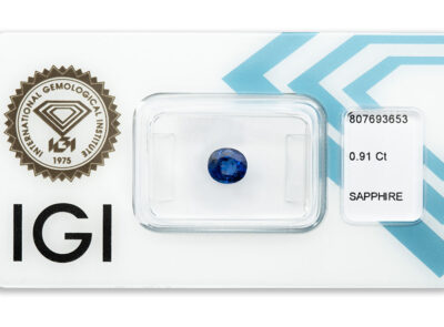safír 0.91ct deep blue s IGI certifikátem