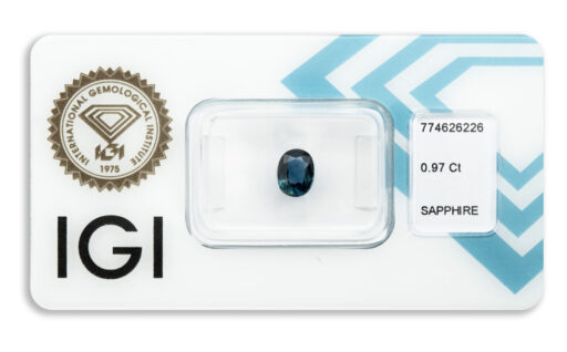 safír 0.97ct deep blue s IGI certifikátem