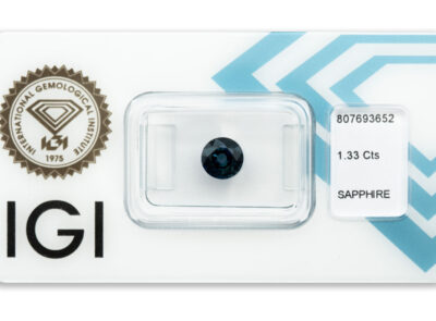 safír 1.33ct deep blue (původ: Austrálie) s IGI certifikátem