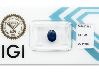 safír 1.57ct deep blue s IGI certifikátem