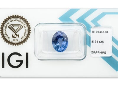 safír 5.71ct deep violetish blue (tepelně neupraven; původ: Šrí Lanka) s IGI certifikátem